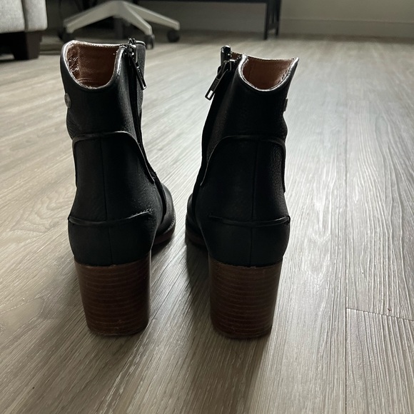 Ugg Black Booties - Picture 5 of 5